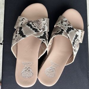 NWOT. Vince Camuto RAVENSIE Studded Flatform Slip On Slide Sandal